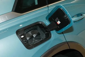 A/<span class=keywords><strong>U</strong></span>/<span class=keywords><strong>D</strong></span>/I Blue Q5 E-TRON 2023 40 E-Tron Honor Jinyi Set, Autonomía de 550 km, Batería de 83.4 kWh - Product Image 4