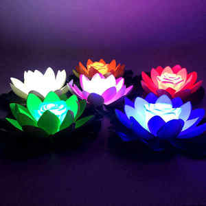 Lampe LED flottante en forme de lotus artificiel, à détection d'eau, fonctionnant sur piles, lampe de prière, ornement décoratif pour bassin activé par l'eau - Product Image 2
