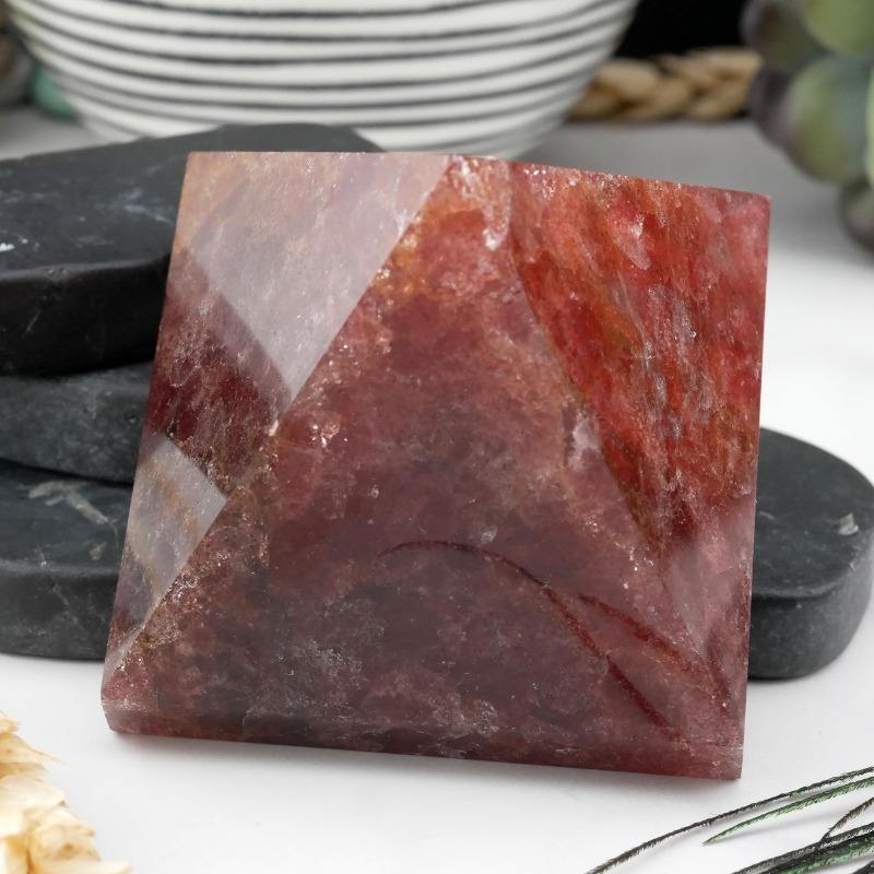 พีระมิดควอตซ์สตรอว์เบอร์รี