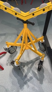 ขาตั้งท่อแบบมีล้อพร้อมหัวจับท่อรูปตัววี H406 - Product Image 1