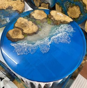 โต๊ะไม้เรซิ่นอีพ็อกซี่สีน้ำเงินเข้มทรงกลมแบบสั่งทำพิเศษสำหรับโรงแรมระดับไฮเอนด์ โต๊ะข้างธีมมหาสมุทรตกแต่งด้วยมอสและทราย - Product Image 3
