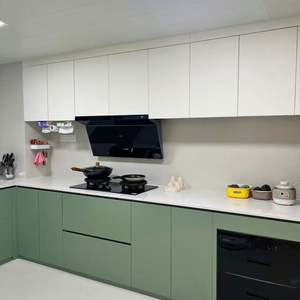 Ensemble d'armoires de cuisine modernes en pin massif personnalisables, résistantes à l'eau, prêtes à assembler - Product Image 1