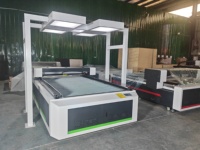 Machine de découpe et de gravure laser CO2 CNC GUAN DIAO avec caméra CCD pour la sublimation sur matériaux non métalliques et bois avec alimentation automatique