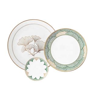 Vente flash - Services de table en porcelaine fine de luxe, élégantes assiettes de présentation à bord doré avec motif rond, décorations de table de mariage - Product Image 2
