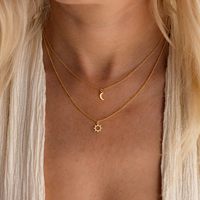 Article transfrontalier le plus vendu : Collier superposable parfait avec pendentif lune compact et raffiné en laiton plaqué or véritable, modèle X381