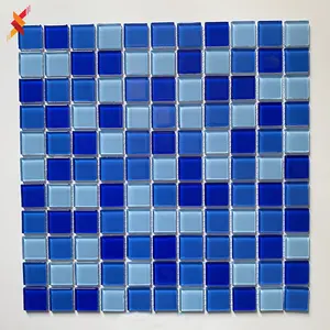 ราคาถูก Foshan โรงงานราคา Blue Square พื้นผิวมันวาวโมเสคแก้วกระเบื้องสระว่ายน้ำ25x25mm