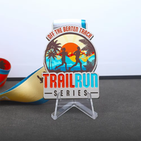 Médaille de finisseur de course de trail en alliage de zinc avec émail souple et ruban imprimé personnalisé pour la récompense des vainqueurs des courses de cross-country 5K 10K en extérieur