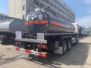 Camión <span class=keywords><strong>Cisterna</strong></span> HOWO 6x4 con Transmisión Manual, Nuevo, Capacidad de 30000L, Motor de 251-350hp, Capacidad de Carga de 11-20T - Product Image 4
