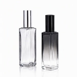 Botella de Perfume Cuadrada de Vidrio de Lujo de 20 ml Personalizada con Pulverizador de Aluminio, Atomizador de Fragancia Recargable Portátil con Efecto Ahumado - Product Image 2