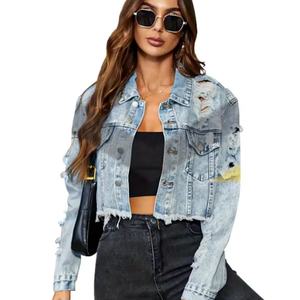 Chaqueta vaquera corta para mujer con logo personalizado, azul, 100% algodón, 360g, estilo casual con botones, lavado veraniego y diseño desgastado. - Product Image 5