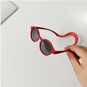 Vendita calda flessibile rotondo polarizzato UV400 Custom per bambini <span class=keywords><strong>occhiali</strong></span> <span class=keywords><strong>da</strong></span> <span class=keywords><strong>sole</strong></span> per ragazze ragazzi <span class=keywords><strong>occhiali</strong></span> <span class=keywords><strong>da</strong></span> <span class=keywords><strong>sole</strong></span> con cinturino - Product Image 6