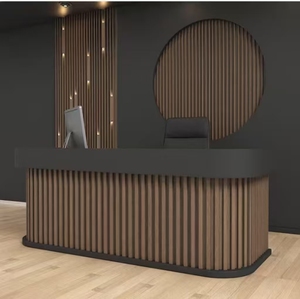 Mostrador de Recepción Moderno Personalizado con Revestimiento de Madera y Almacenamiento para Salón de Belleza, Oficina u Hotel - Product Image 3