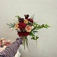 Bouquet de mariée cascade blanc et vert, fleurs artificielles en soie, arrangement artisanal d'orchidées et de magnolias pour mariage