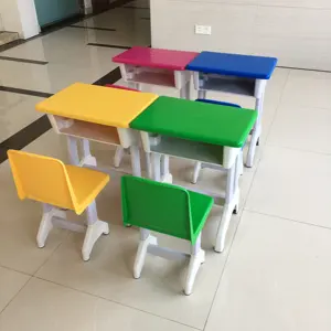 Ensemble table et chaises en plastique pour enfants, mobilier de classe d'entraînement, d'usine, en acier