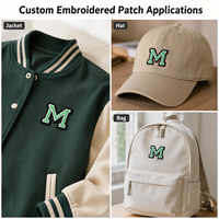 Patch brodé personnalisé lettre M, thermocollant ou à coudre, badge alphabétique universitaire pour vestes, chapeaux, sacs, vêtements, usine OEM