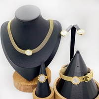 Ensemble de Bijoux 4 Pièces Tendance en Acier Inoxydable, Pâte Polymère et Diamants, Chiffres Romains, Style Cubain : Collier, Bracelet, Boucles d'Oreilles et Bague pour Femme