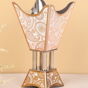 Bruciatore d'Incenso a Quattro Angoli in Stile Europeo, Decorazione Artigianale per l'Atmosfera Domestica, Design Unico in Metallo o Ceramica per Soggiorno - Product Image 4