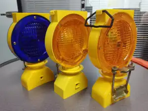 Lampu peringatan lalu lintas, kerucut lampu berkedip keselamatan tenaga surya led kuning berkedip