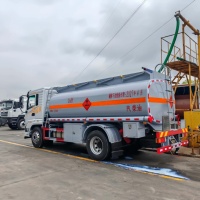 Camion-citerne Dongfeng de 12 mètres cubes - Véhicule commercial de transport de carburant, conception anti-explosion pour le transport de liquides dangereux