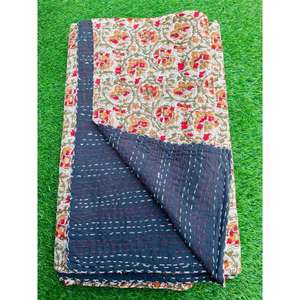 ผ้าห่มคันธาผ้าฝ้ายเน้นความสบาย พร้อมลวดลายพิมพ์ที่ออกแบบอย่างพิถีพิถัน และสัมผัสการเย็บที่เรียบเนียน ช่วยให้การพักผ่อนในทุกวันเป็นไปอย่างผ่อนคลาย - Product Image 4