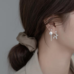 أقراط لطيفة من Daidan أقراط كورية من الفضة عيار 925 أقراط للكلاب ذات لونين مختلفة متداخلة مع كلاب على شكل الجرو - Product Image 6