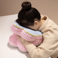 Oreiller de sieste en soie glacée brodé, oreiller créatif en peluche tissée pour étudiants, maison et voyage, avec fonction anti-stress