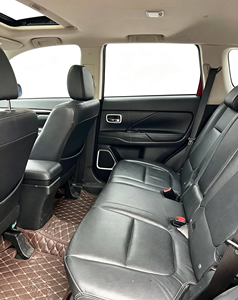 <span class=keywords><strong>Mitsubishi</strong></span> <span class=keywords><strong>Outlander</strong></span> 2.0L 5 places SUV intermédiaire d'occasion <span class=keywords><strong>2017</strong></span> 2018 2019 - Product Image 4