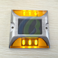 Échantillon disponible : Marqueur routier solaire LS-03 en aluminium avec LED, étanche IP68, capacité de charge de 20 tonnes