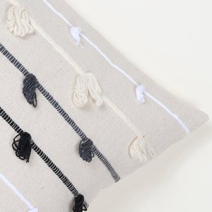 Funda de Cojín Cuadrada para el Hogar, Tejida a Mano con Bordado Moderno en Blanco Roto y Negro, con Rayas de Bucle Grueso - Product Image 3