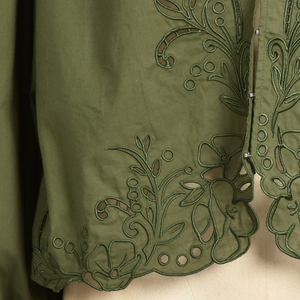 Precio competitivo Calidad superior 100% Blusa de algodón Calidad Premium Ropa de manga abullonada con cuello en V - Product Image 5