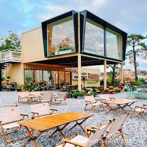 บ้านคอนเทนเนอร์ทรงสี่เหลี่ยมผืนผ้าดีไซน์ทันสมัยสำหรับร้านค้าพร้อมหน้าต่างกระจกและพื้นที่นั่งเล่นกลางแจ้ง - Product Image 1