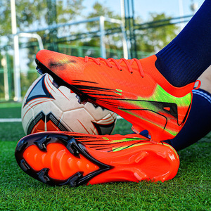 <span class=keywords><strong>Scarpe</strong></span> da <span class=keywords><strong>calcio</strong></span> per uomo e bambino con borchie lunghe in pelle sintetica traspirante assorbimento degli urti taglio basso per allenamento in erba autunno inverno estate - Product Image 4