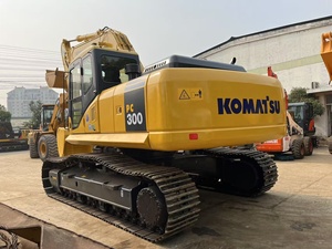 Excavatrice sur chenilles Komatsu PC300 de 30 tonnes d'occasion avec godet de terrassement, moteur Cummins, puissance de 159 kW - Product Image 2