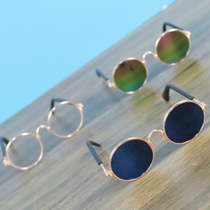 Fabricante de gafas para gatos, venta al por mayor de gafas creativas y modernas para perros, accesorios para mascotas, gafas divertidas de estilo hip-hop para mascotas - Product Image 2