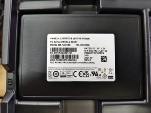PM893 2.5 Inch SATA 6Gb/s Enterprise Internal SSD 7.68TB Server Solid State Drive MZ7L37T6HELA Server SSD - Product Image 5