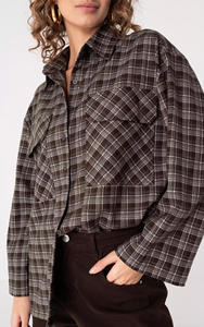 Camicia da <span class=keywords><strong>Donna</strong></span> Personalizzata OEM a Quadri <span class=keywords><strong>Marrone</strong></span> Scuro, Ampia, Maniche Lunghe, con Bottoni e Tasche sul Petto per un Look Streetwear Senza Sforzo - Product Image 4