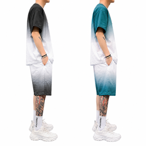 Ensemble t-shirt et short oversize à dégradé pour homme |   Ensemble Premium Streetwear d'été dégradé deux pièces : T-shirt et short - Product Image 4