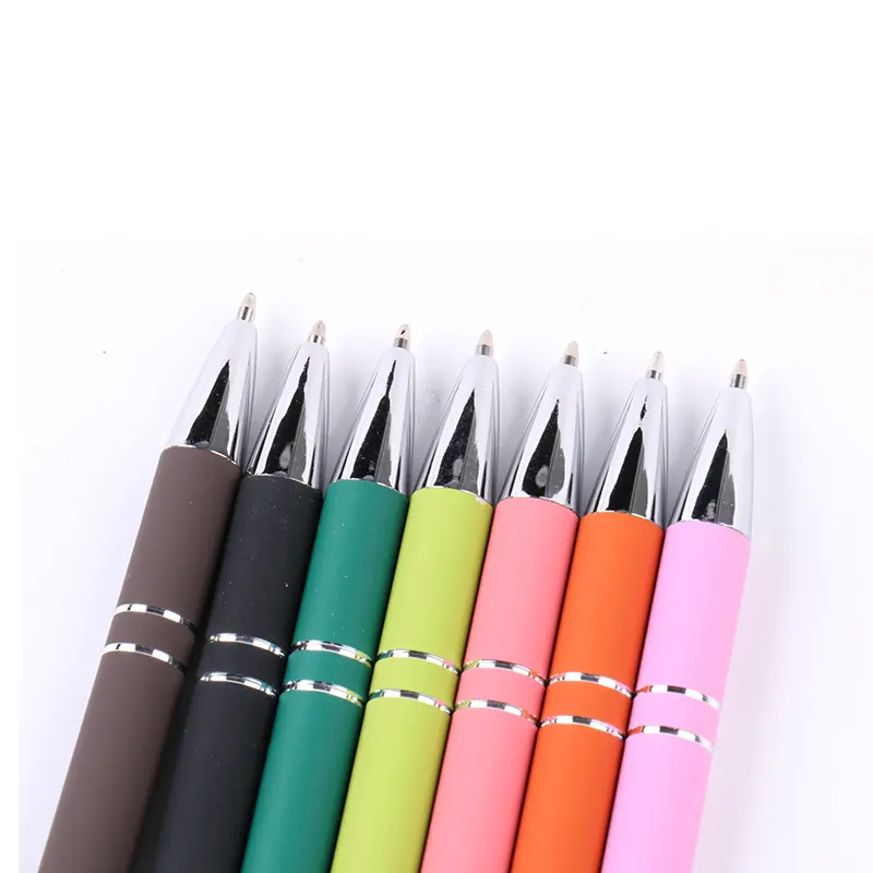 2023 yeni profesyonel kalem tedarikçisi Metal kauçuk tükenmez kalem hediye OEM özel Logo promosyon dokunmatik ekran üstün tükenmez kalem
