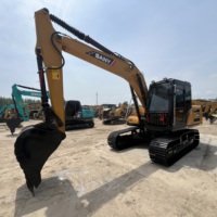 Excavatrice sur chenilles d'occasion Sany SY135C en bon état, poids opérationnel de 13,5 tonnes, avec composants essentiels (moteur et pompe) à vendre