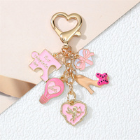 Porte-clés Cœur Rose Mignon Fait Main en Alliage de Zinc Léger et Tendance pour la Saint-Valentin, Idéal pour Femme