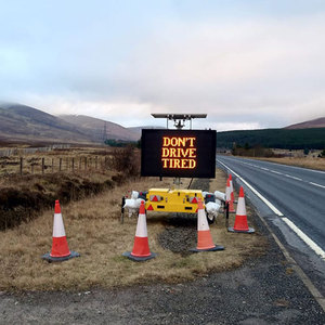 Panneau d'affichage LED mobile pour remorque, panneau de signalisation à message variable, alimenté par énergie solaire, pour la sécurité routière - Vente en gros fabricant - Product Image 3