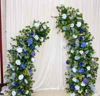 Hornförmige Seidenrosen Künstliche Blumenreihe mit Grünzeug Hochzeitsbühnen-Hintergrund-Dekoration für Abschlussfeier Halloween Neujahr & Ostern