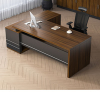 Ensemble bureau et chaise de direction, bureau de direction simple, ambiance luxueuse, bureau de direction