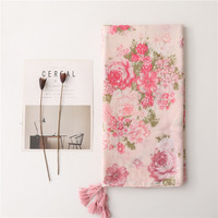 Vente chaude 2023 Nouveaux foulards en coton imprimés de fleurs roses fantaisie Écharpes musulmanes pour femmes Longues et larges Écharpe en viscose douce à franges Hijab
