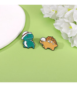 Mignon petit dinosaure badge bébé broche dessin animé mignon ananas maison personnalisé Anime émail broches Kawaii Pikachu épinglette à vendre - Product Image 5