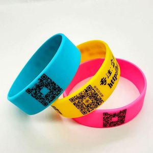 Bracelet en silicone personnalisé de haute qualité avec code QR, bracelet en silicone avec logo personnalisé, bracelet en caoutchouc avec code QR scannable - Product Image 5