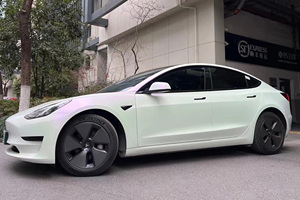 Vinilo para Rotulación de Vehículos, Blanco a Morado, PET de Alto Brillo, 7.5mil, con Liberación de Aire, Auto-Reparable, para Carrocería Completa, Película de Vinilo Automotriz que Cambia de Color - Product Image 3