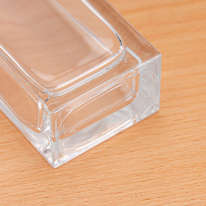 Flacone di Profumo Vuoto in Vetro Trasparente di Lusso Quadrato con Atomizzatore 30ml 50ml 100ml, Tappi a Corona e Stampa Serigrafica Personalizzata a Colori - Product Image 6