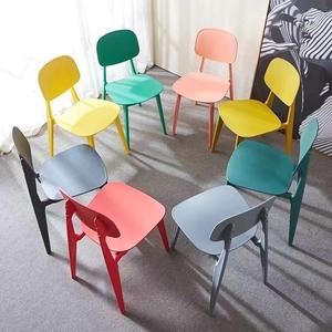 Vente en gros de <span class=keywords><strong>chaises</strong></span> monobloc bon marché pour restaurant coloré chaise moderne blanche en PP de cuisine <span class=keywords><strong>chaises</strong></span> de salle à manger <span class=keywords><strong>empilables</strong></span> en plastique pour événement - Product Image 5