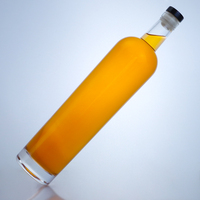 Botella de Vidrio Transparente Delgada y Alta de 750ml para Licores, Vodka, Whisky, Tequila, Brandy, con Base Pesada, Tapón de Corcho y Personalización de Calcomanía, Venta al por Mayor